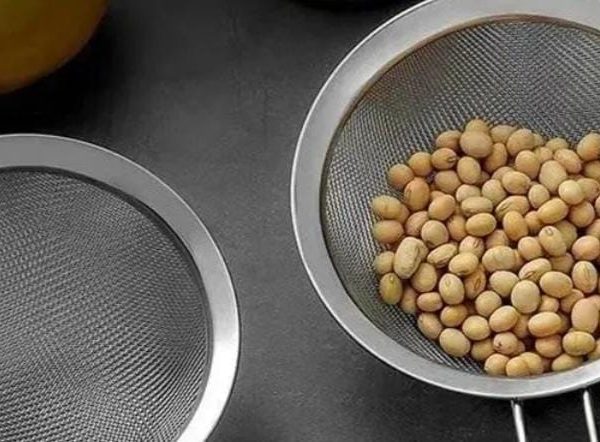 Alternative view of 3 Piece Versatile Sieve